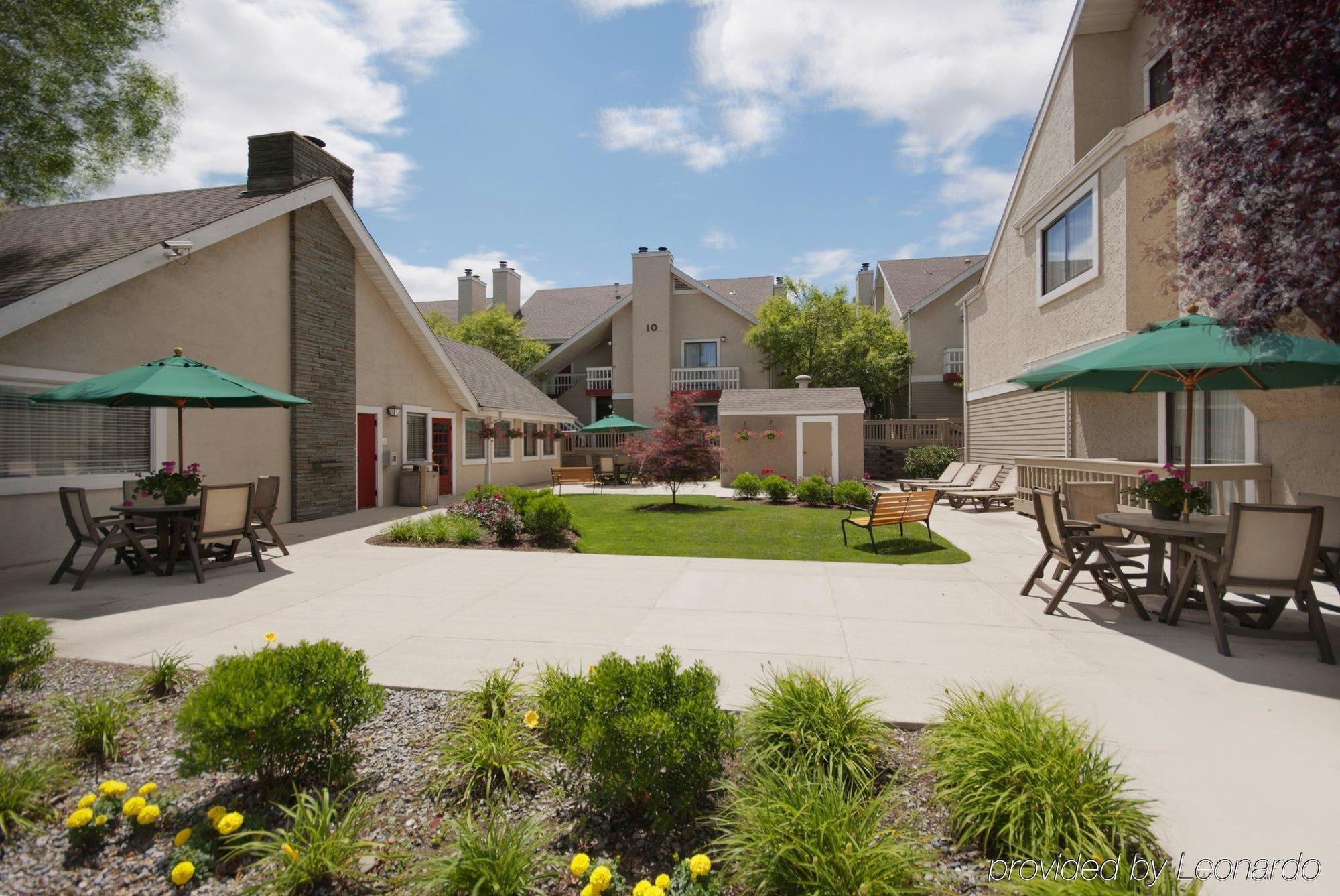 New Haven Village Suites Exterior photo