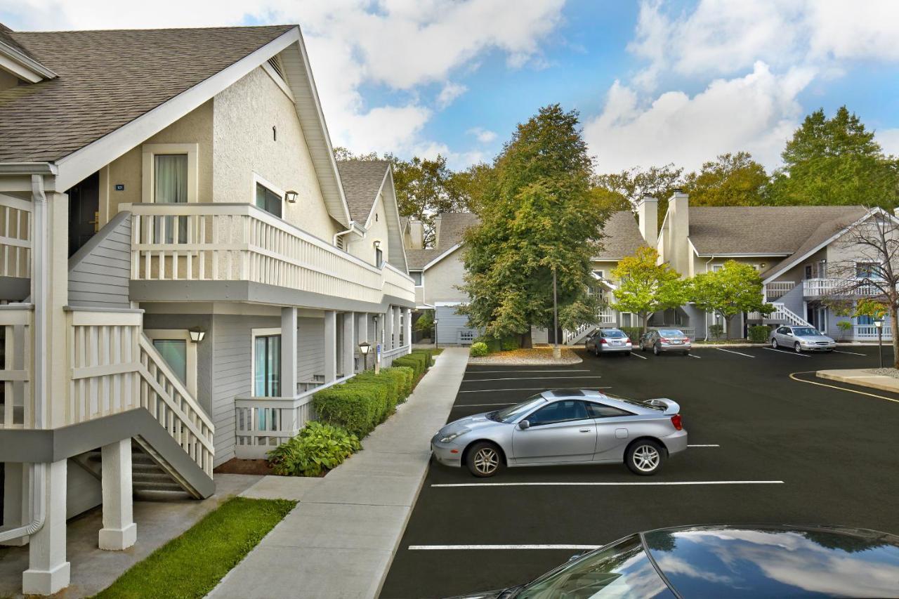 New Haven Village Suites Exterior photo